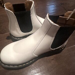 NIB Dr. Martens white Chelsea leather boot. Size 6